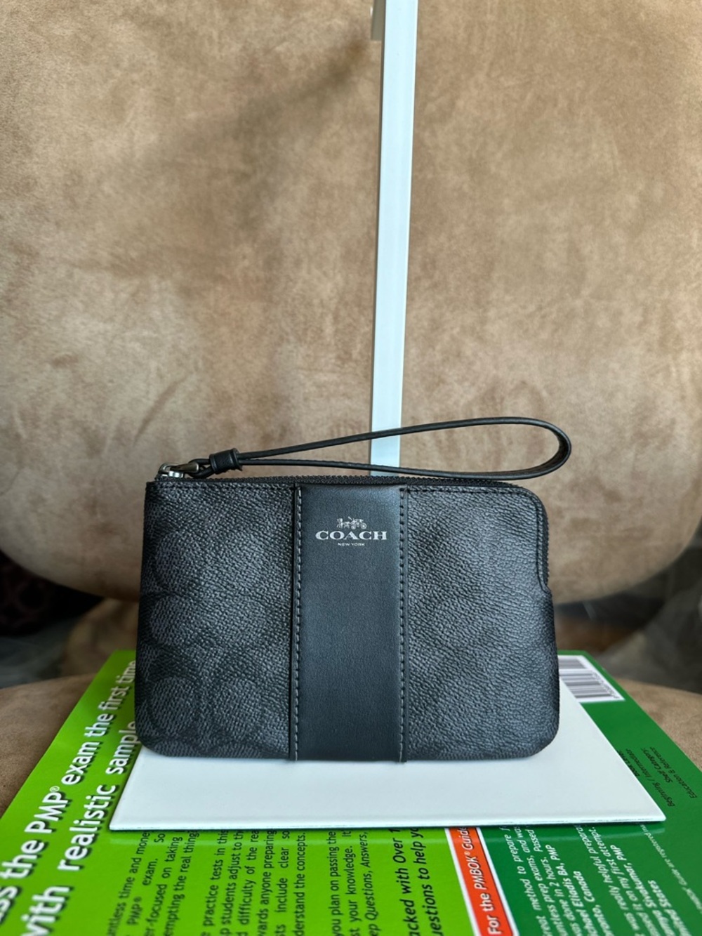 Coach Corner Zip Wrislet #CW854 Signature Canvas Black Very Good Condition